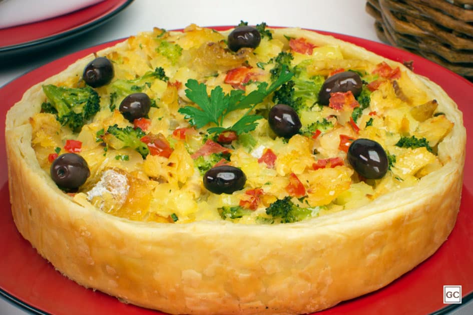 Torta de bacalhau é uma das tortas salgadas fáceis para vender.