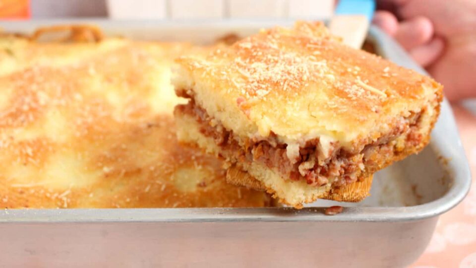 torta de calabresa com queijo.