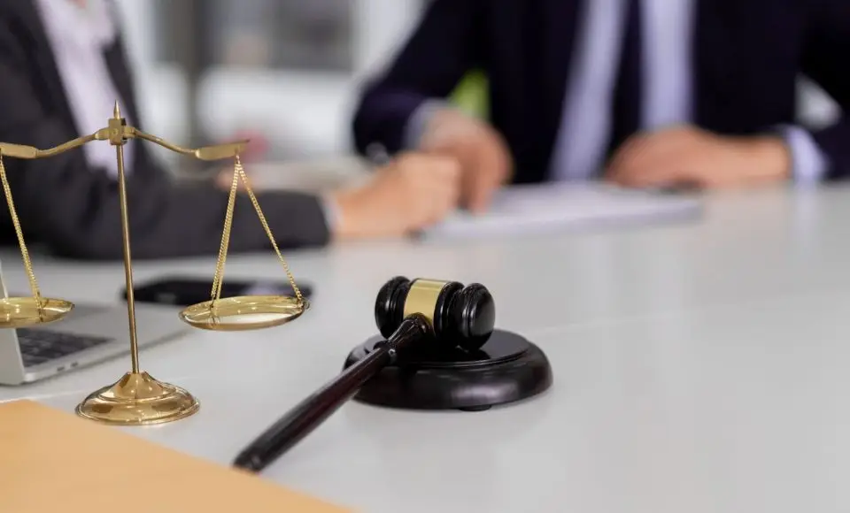 Trabalhar na Justiça sem concurso e em home office é possível?